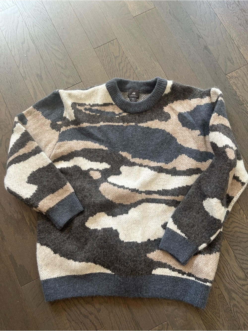 H&M Men's Crewneck Sweater in Gray, Cream and Tan Camo
